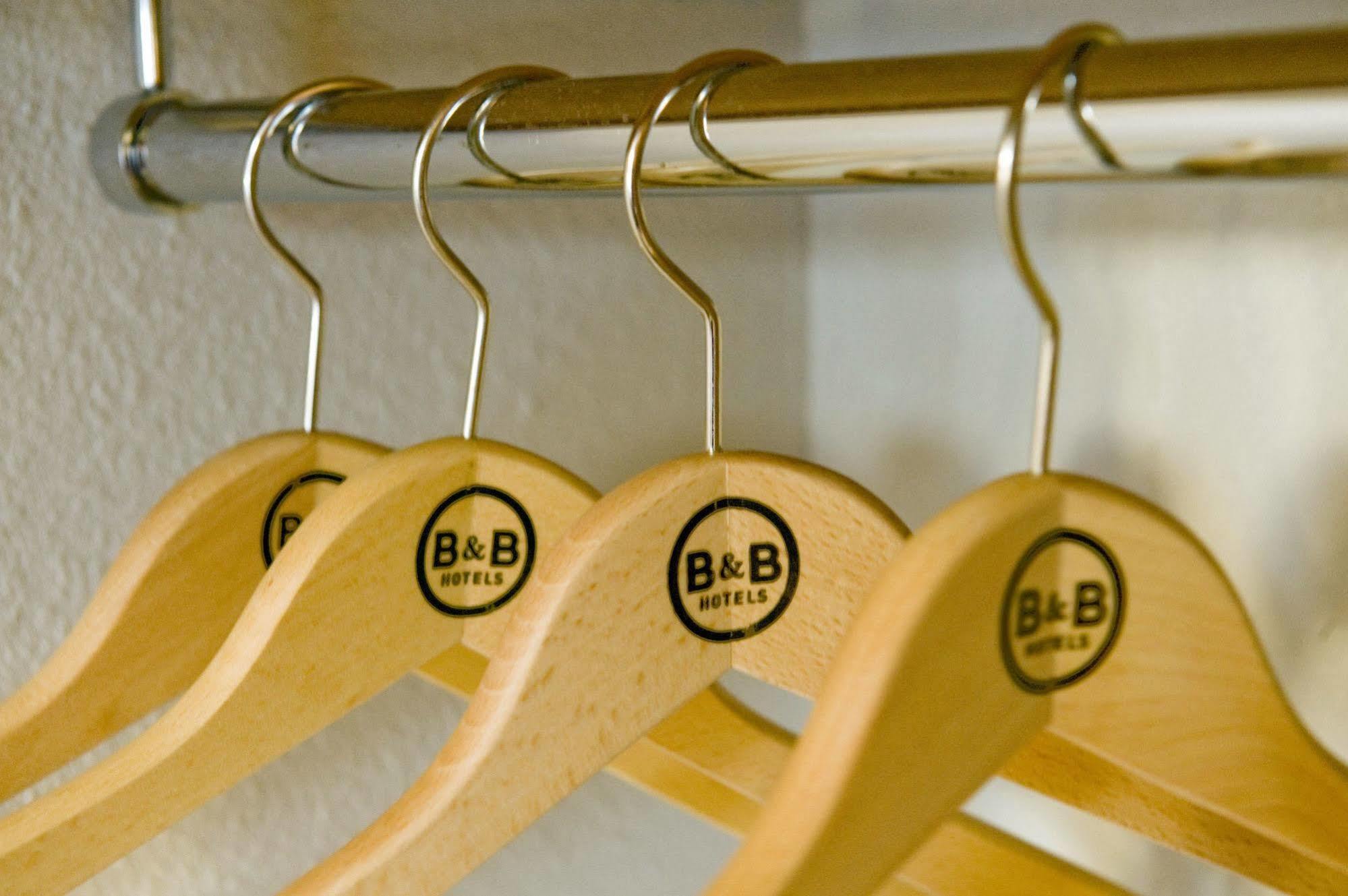 B&B Hotel Cherbourg Esterno foto