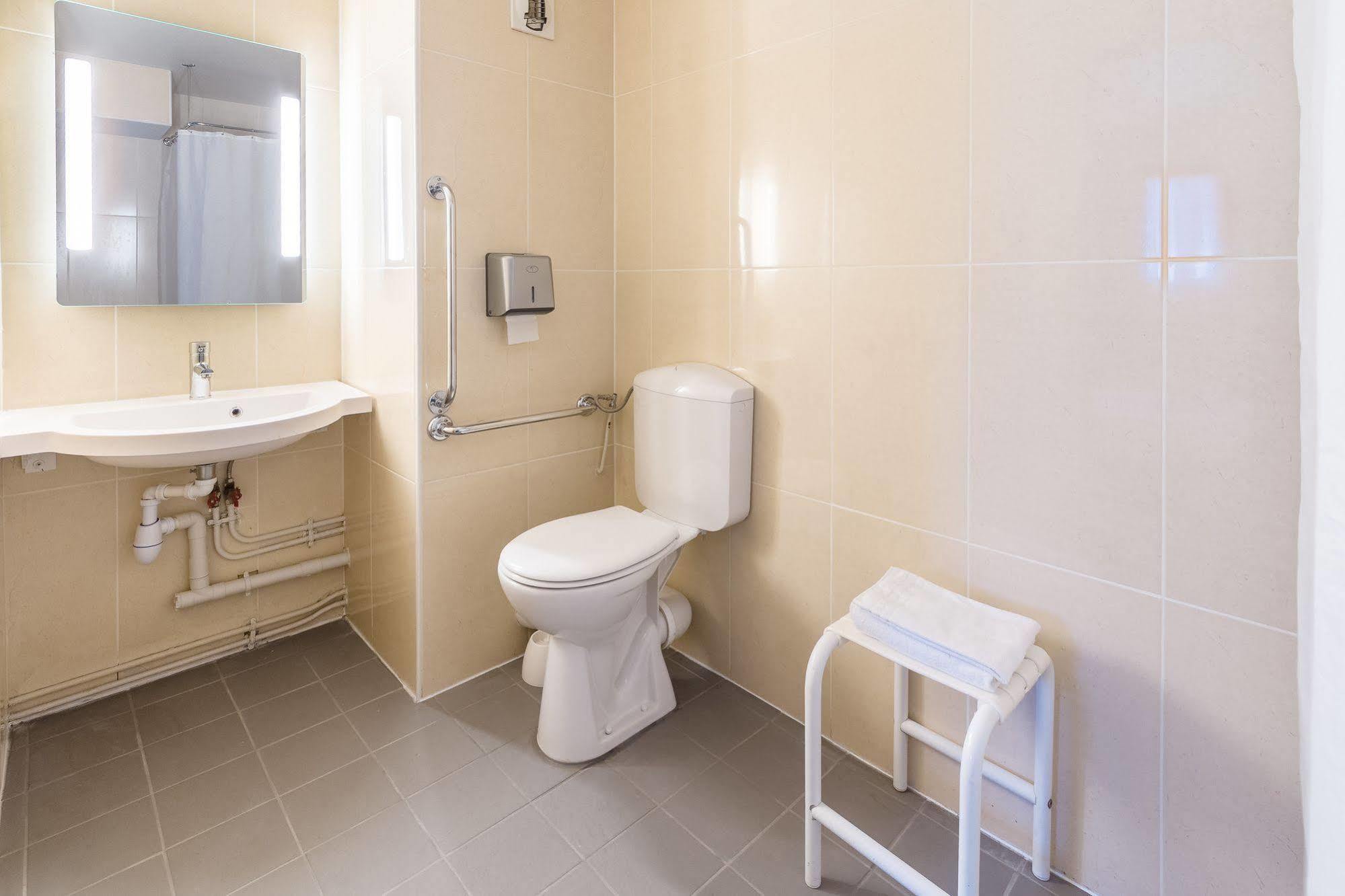 B&B Hotel Cherbourg Esterno foto